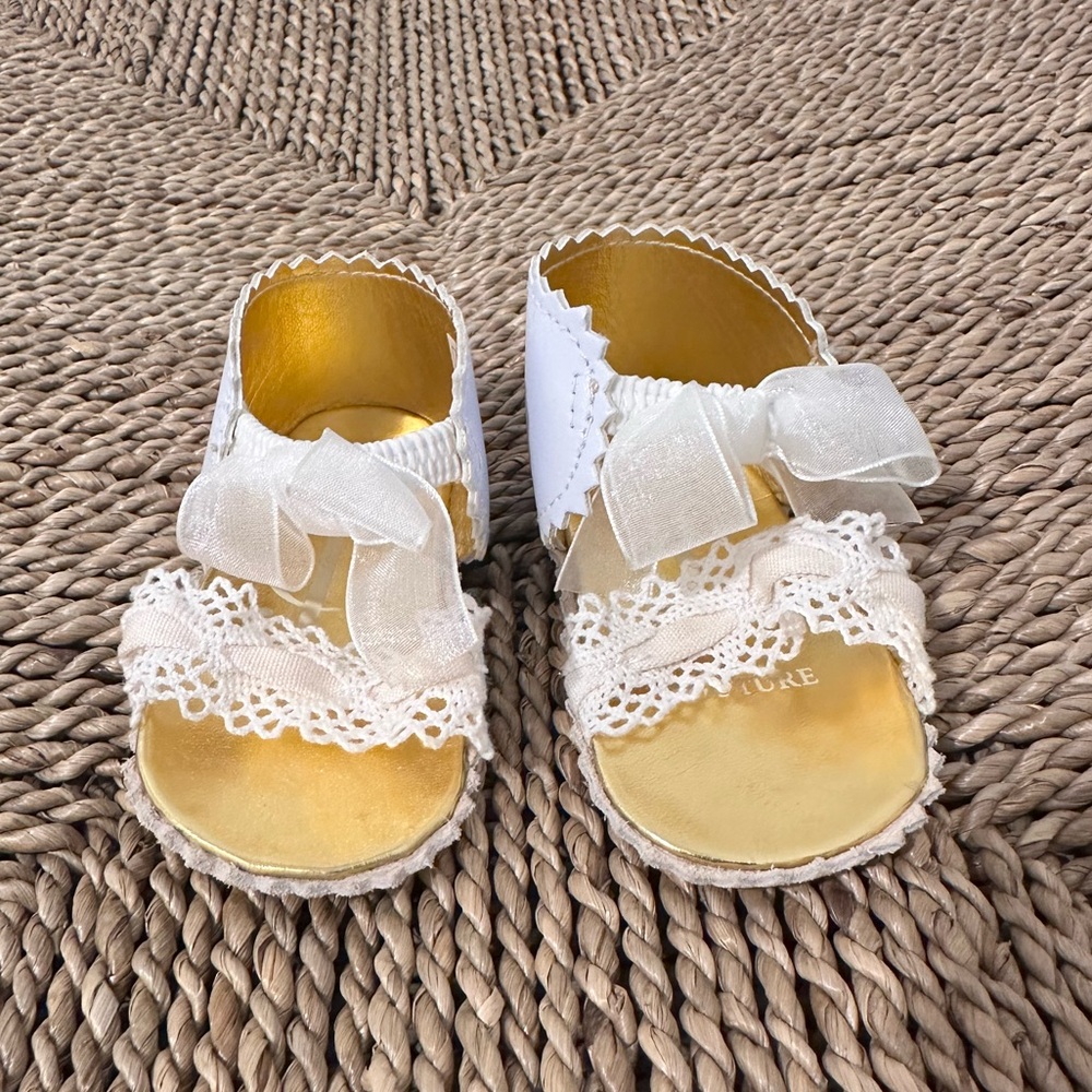 Juicy Couture Baby White Crochet Sandals Size US 2 CM 11 Bow Lace Infant Shoes
